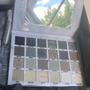 Unused Jeffree Star Cremated Pallette